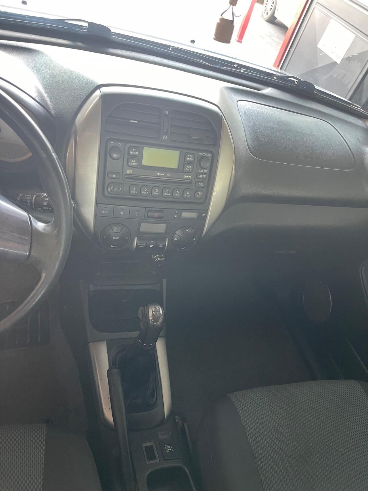 Toyota RAV 4 2.0 D-4D 4x4 Neopatentati PERMUTE RATE
