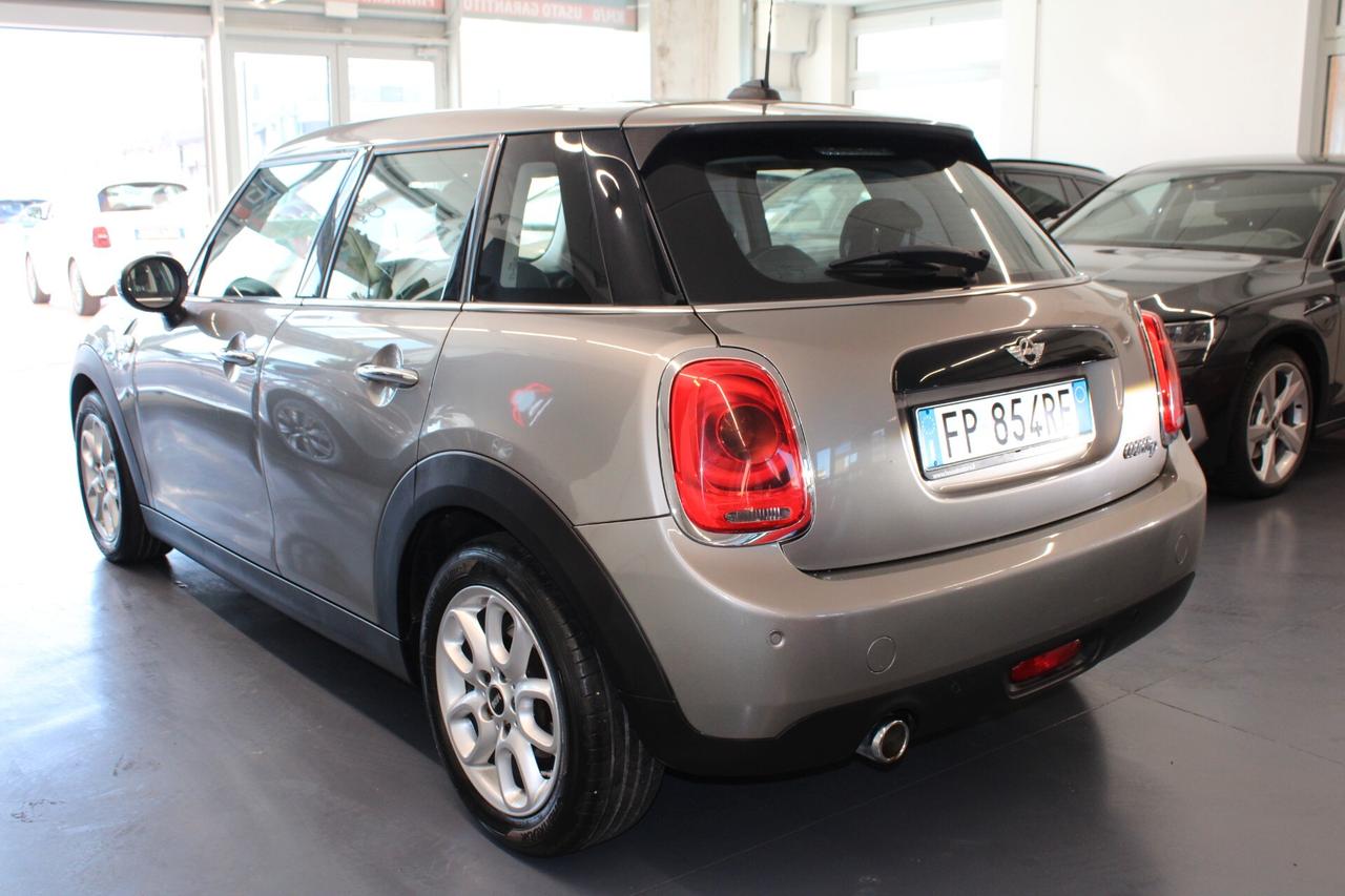 Mini Cooper D IV F55 2018 5p 1.5 Business auto