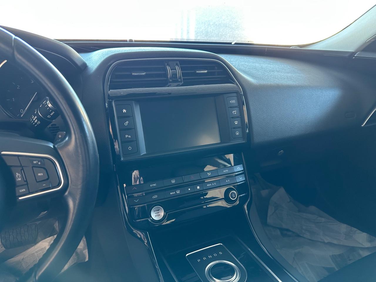 Jaguar XE 2.0 D Turbo Pure