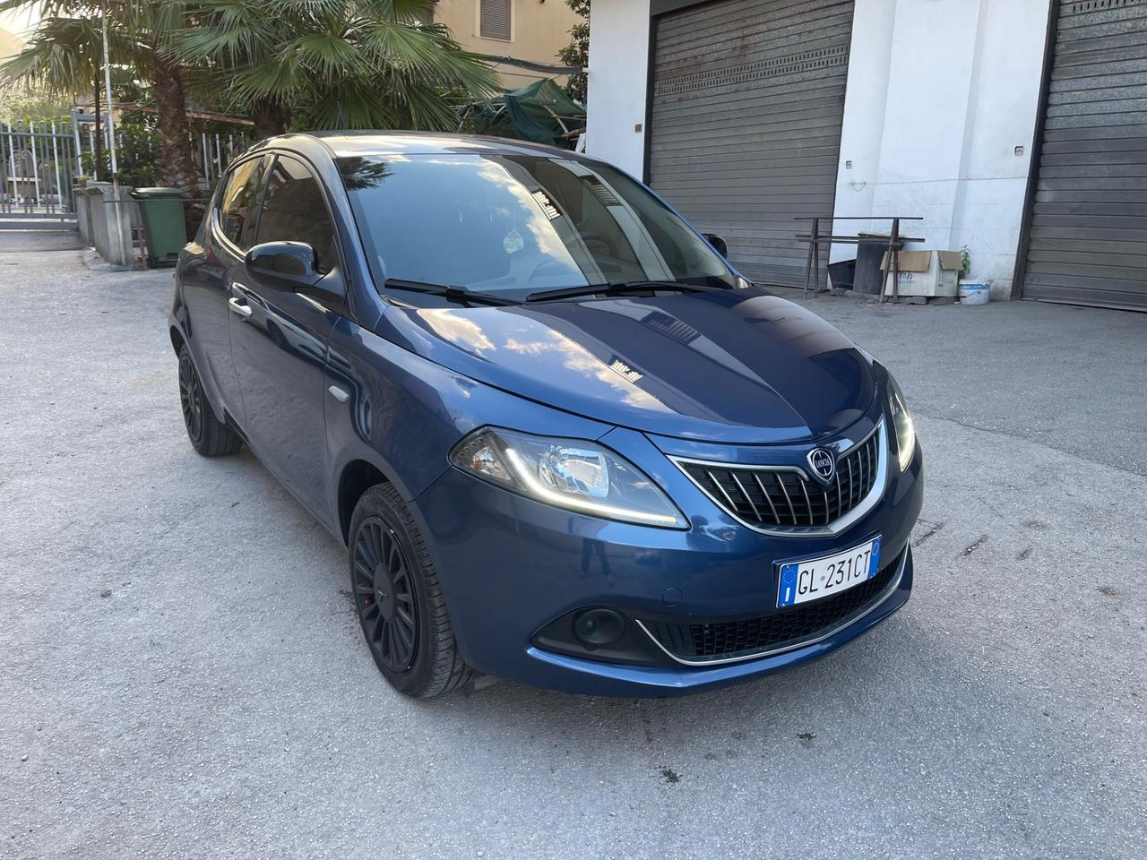 Lancia Ypsilon 1.0 FireFly 5 porte S&S Hybrid Silver