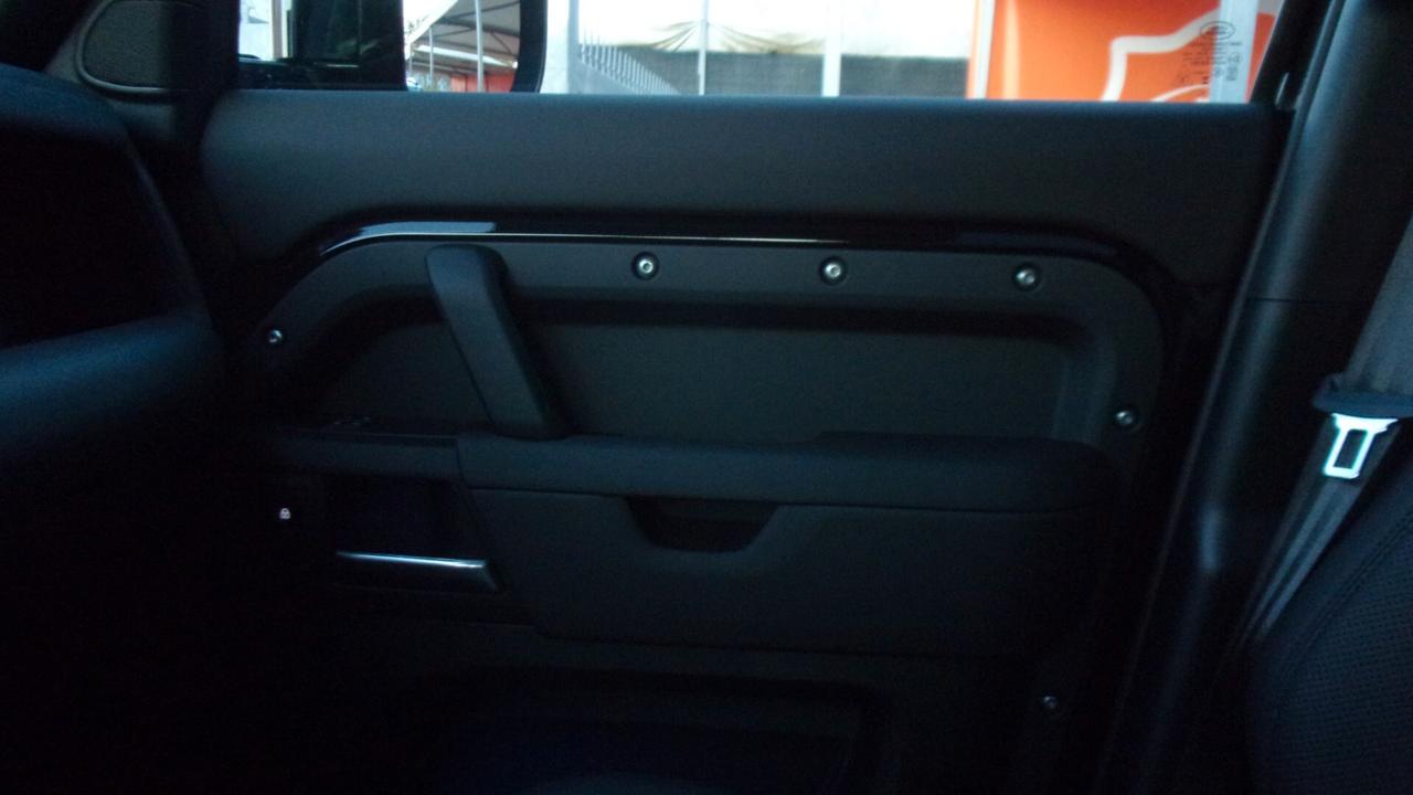 Land Rover Defender 110 3.0D I6 250 CV AWD Auto X-Dynamic SE