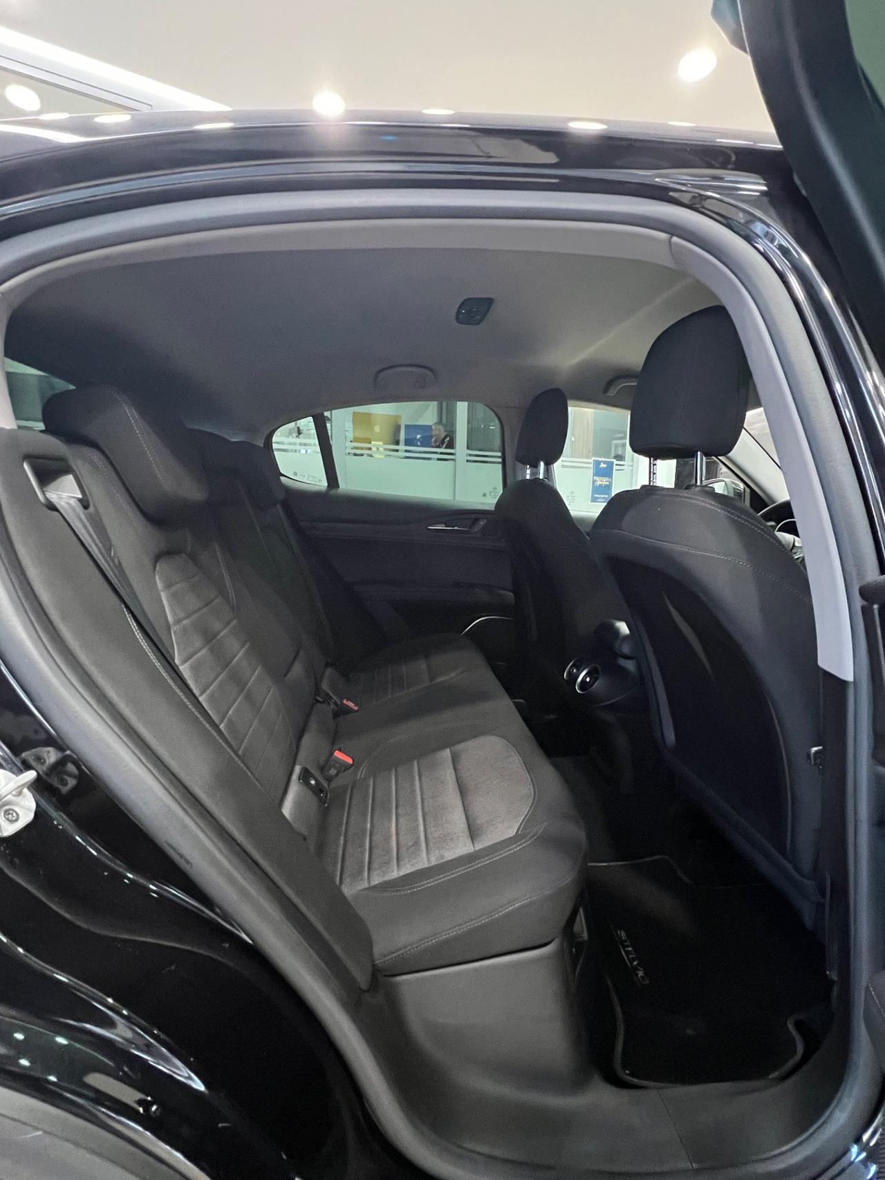 Alfa Romeo Stelvio 2.2 Turbodiesel 160 CV AT8 RWD Business