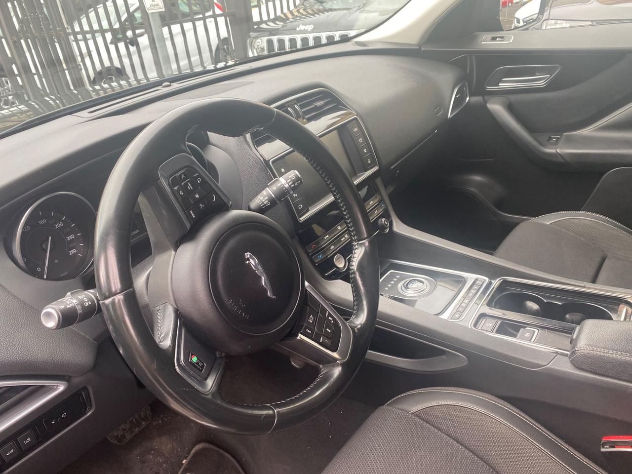 Jaguar F-Pace 2.0 D 180 CV R-Sport