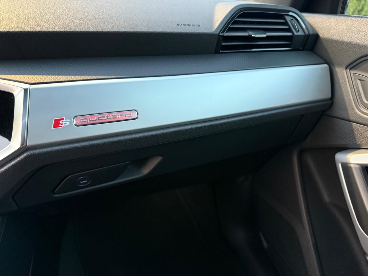 Audi Q3 35 TDI quattro S line edition TETTO