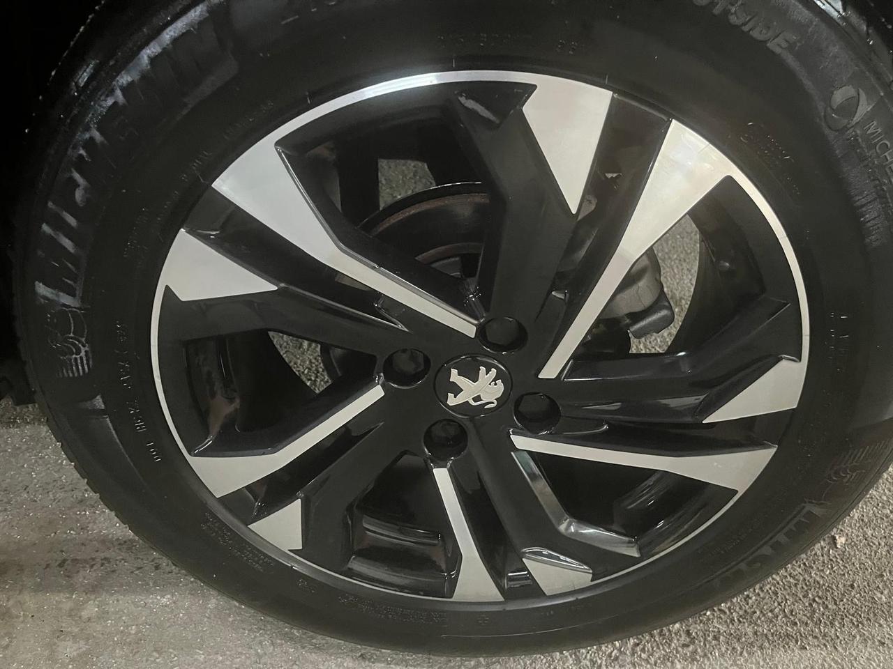 Peugeot 2008 gt line-1.5 hdi - km 57000-2020