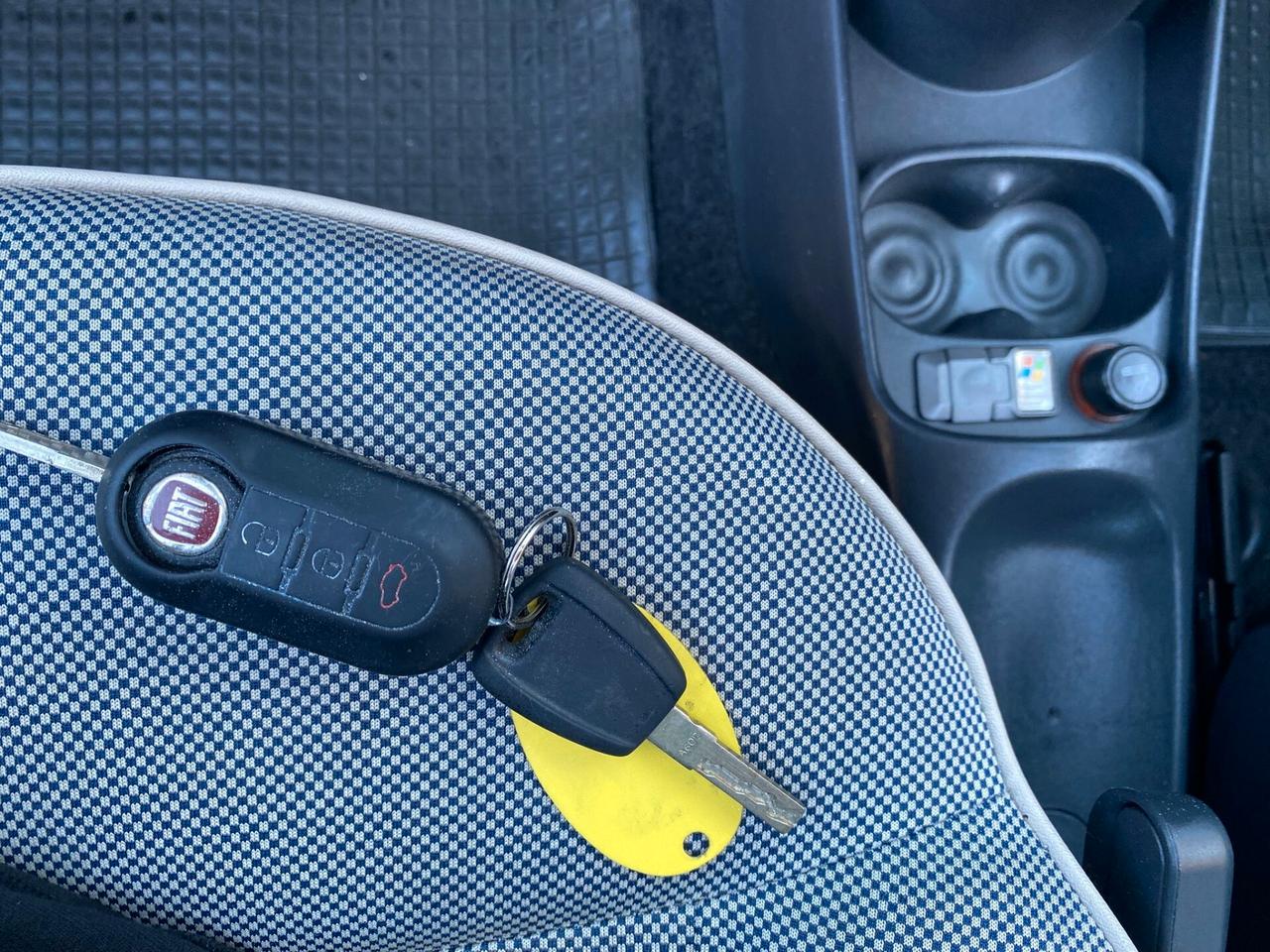 Fiat 500 1.2 benz Lounge 69cv full tetto aprib .2009