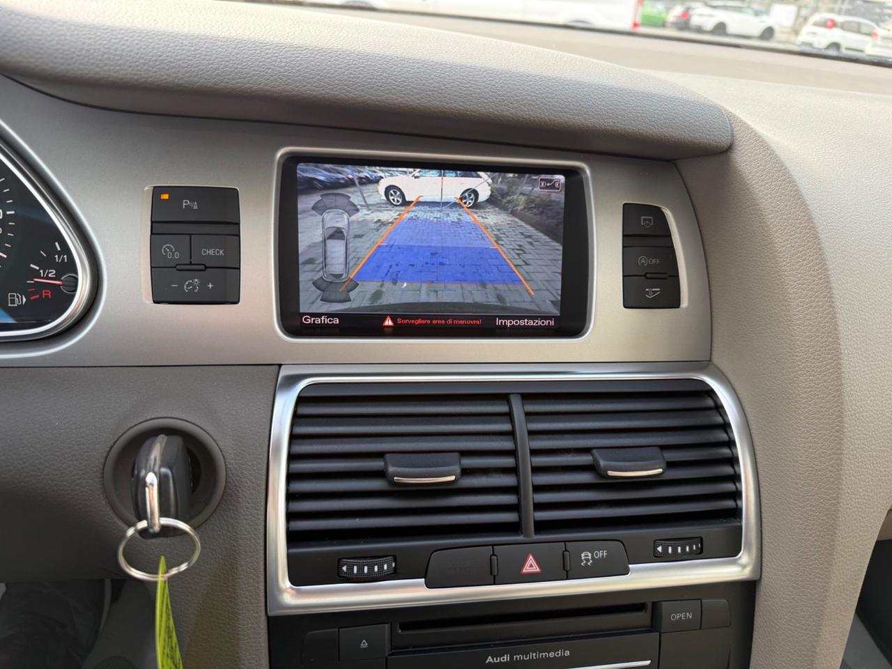 Audi Q7 3.0 V6 TDI 245 CV QUATTR0 7 POSTI