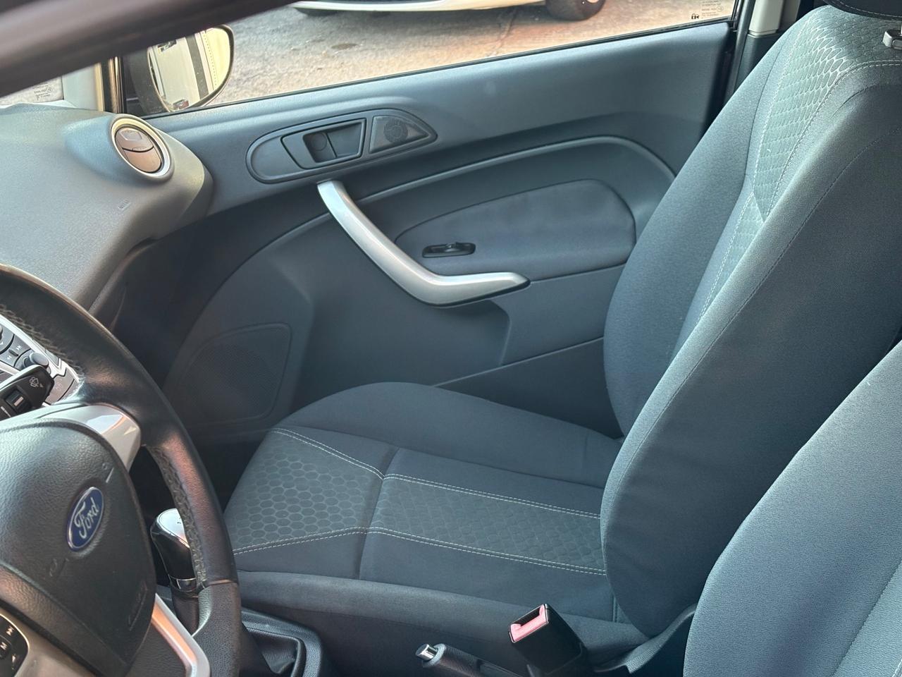 Ford Fiesta 1.4 5 porte Bz.- GPL Titanium UNICO PROPRIETARIO