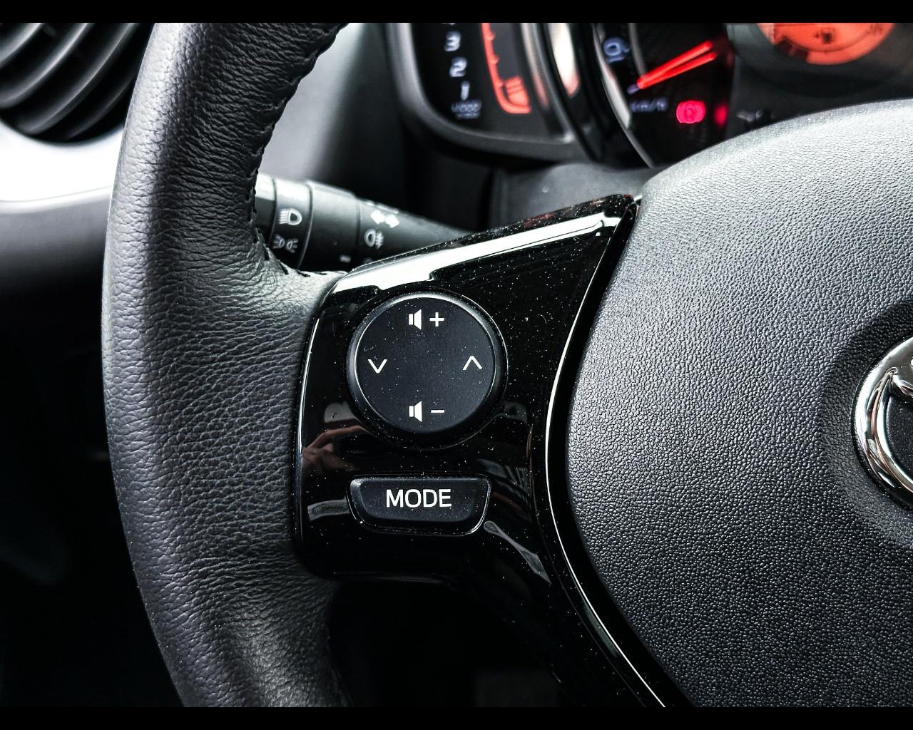 TOYOTA Aygo 2ª serie - Aygo Connect 1.0 VVT-i 72 CV 5 porte x-wave
