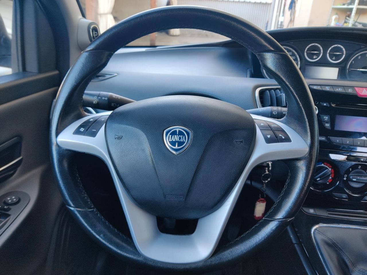 Lancia Ypsilon Benz/Metano