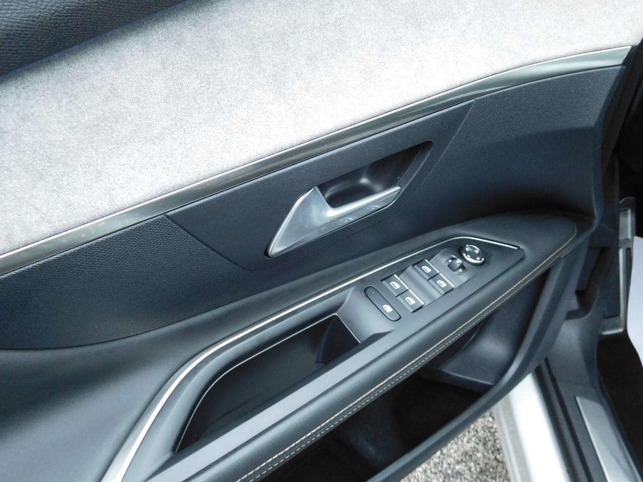 Peugeot 3008 Hybrid4 300 e-EAT8 GT Pack 4X4