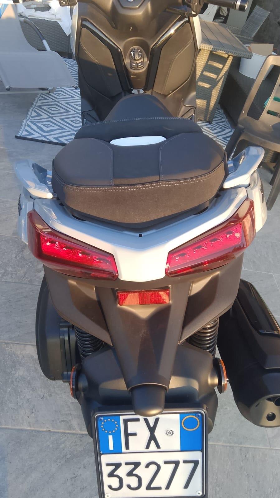 Yamaha X-Max 300 Tech Max