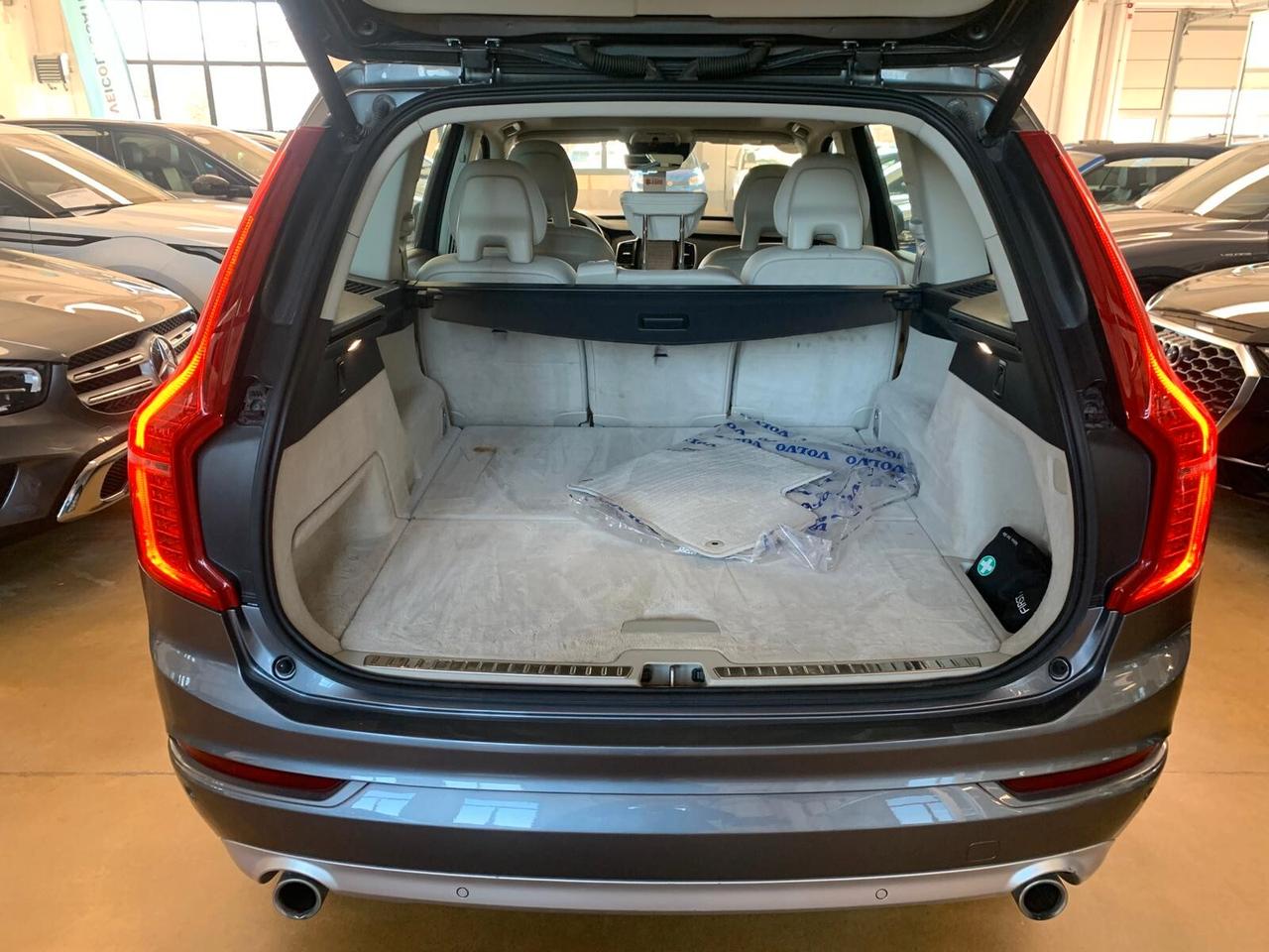 Volvo XC 90 XC90 D5 AWD Geartronic 7 posti Momentum