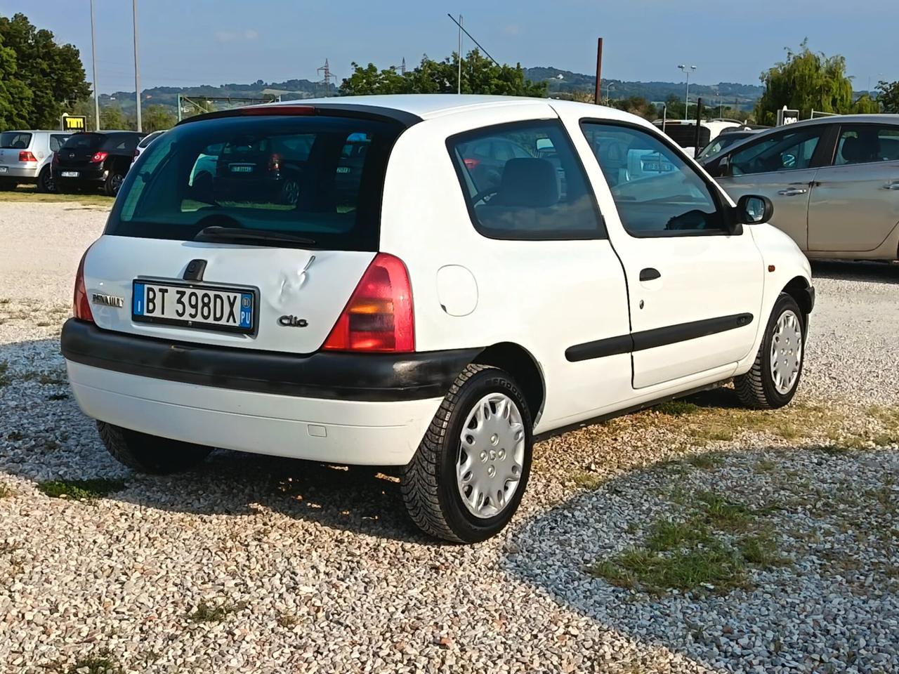 Renault Clio 2001 -1.2 cat 3 porte OCCASIONE UNICOPROPIETARIO NEOPATENTATI