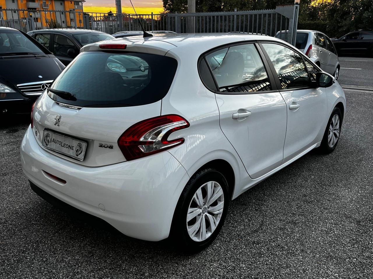 Peugeot 208 1.4 HDi 68 CV 5 porte Allure