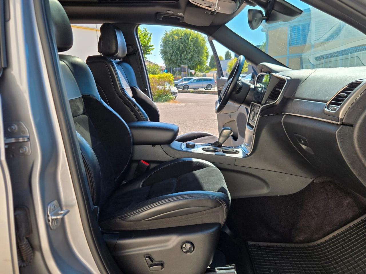 Jeep Grand Cherokee 3.0 V6 CRD 250 Multijet II S Model full