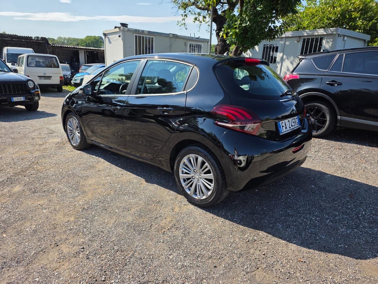 Peugeot 208 2016 5 porte neopatentati