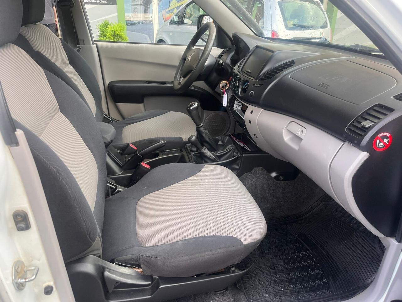 MITSUBISHI L200 2.5 DI-D-136CV DC Invite Plus