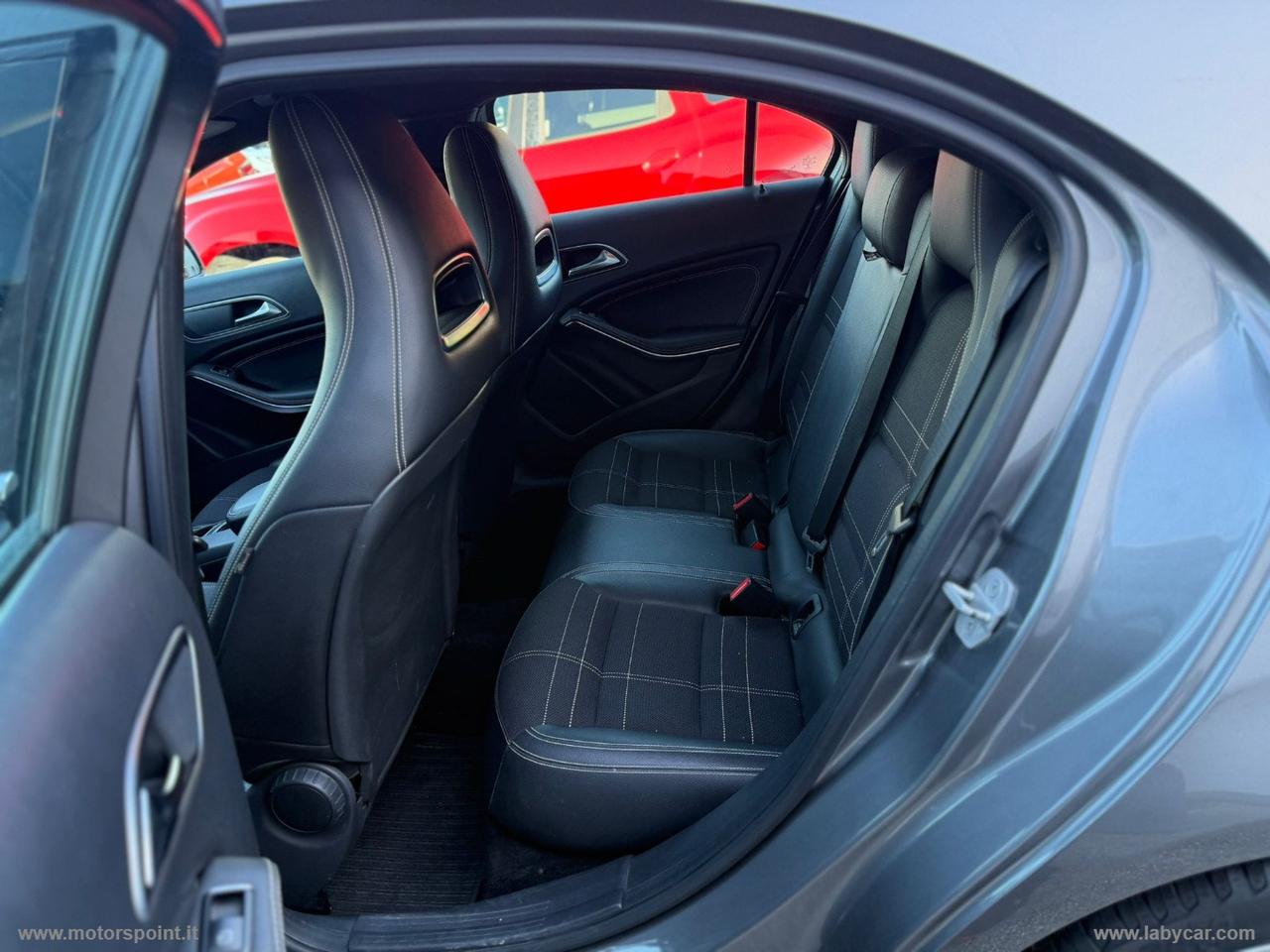 MERCEDES-BENZ A 180 d Automatic Premium