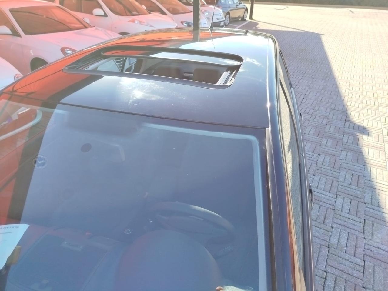 Volkswagen Golf 1.6 16V FSI 5p. Sportline