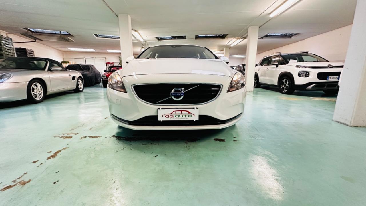 Volvo V40 D2 1.6 diesel (anche per neopatentati)