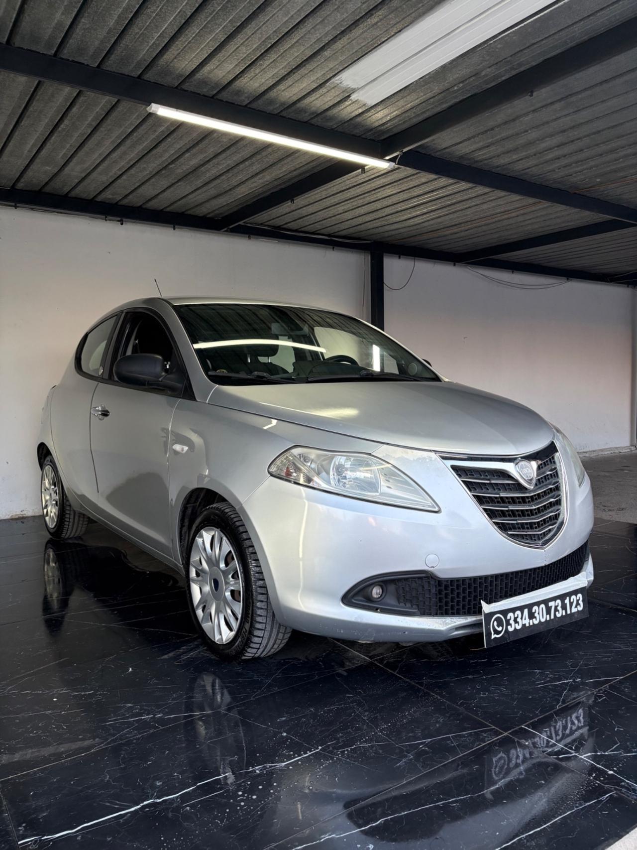 Lancia Ypsilon 1.2 69 CV 5 porte GPL Ecochic Silver