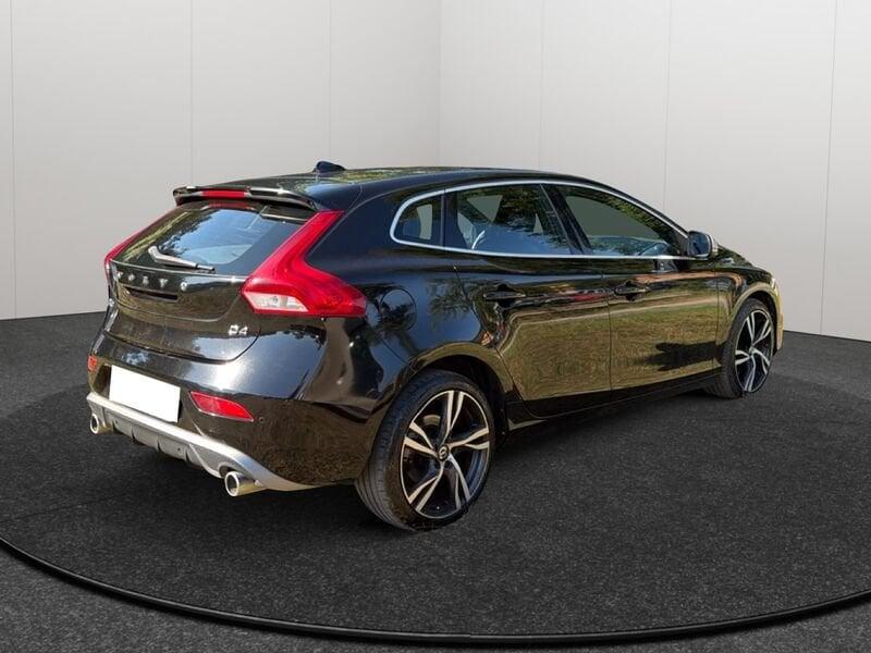 Volvo V40 D4 Geartronic R-Design Momentum