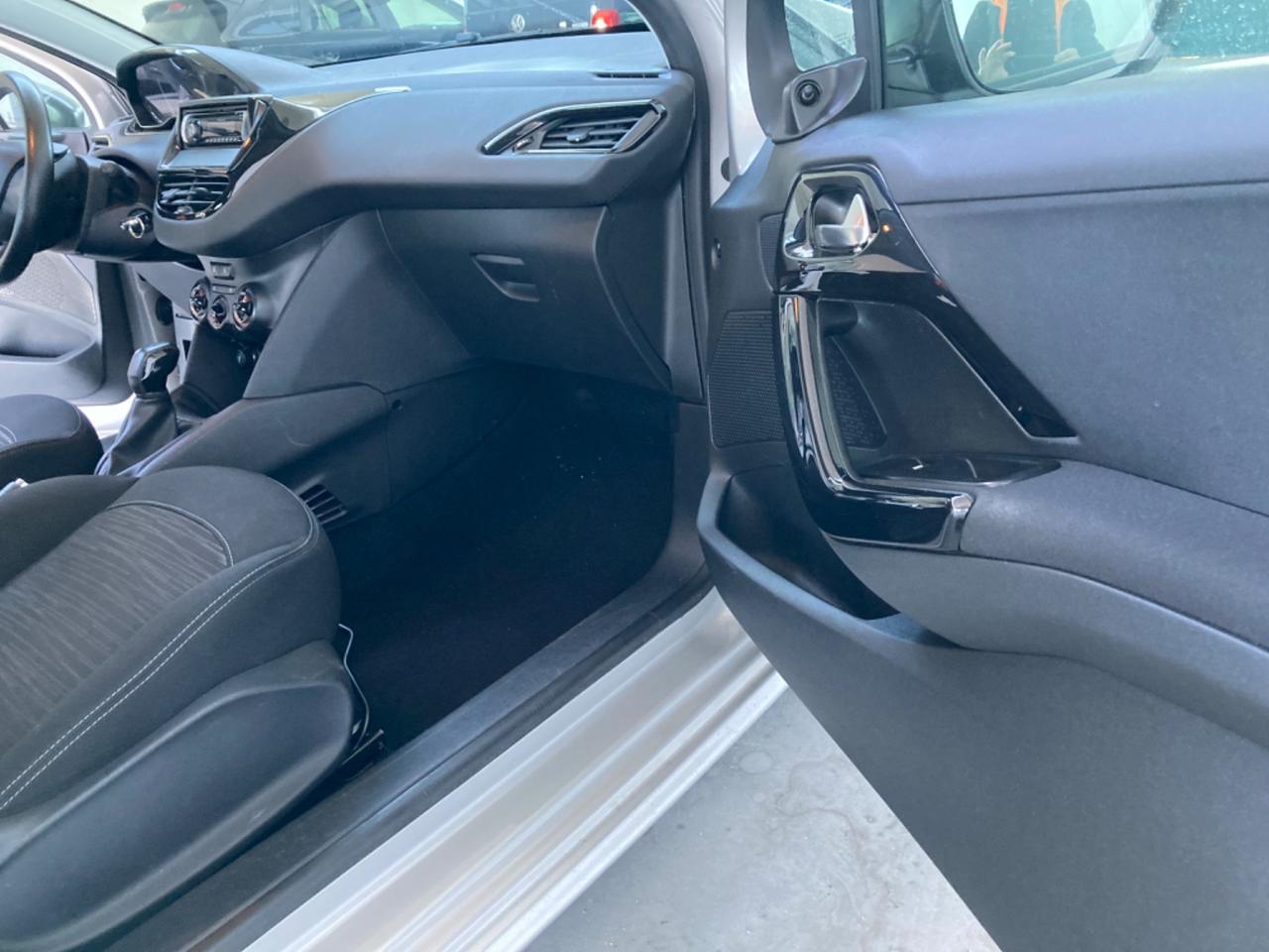 Peugeot 208 1.0 VTi 68 CV 3 porte Access per neopatentati