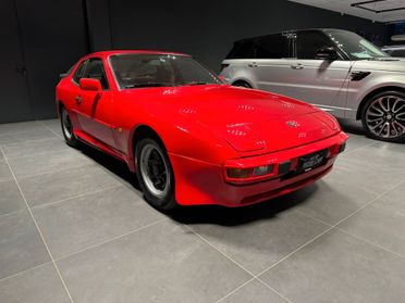 PORSCHE 944