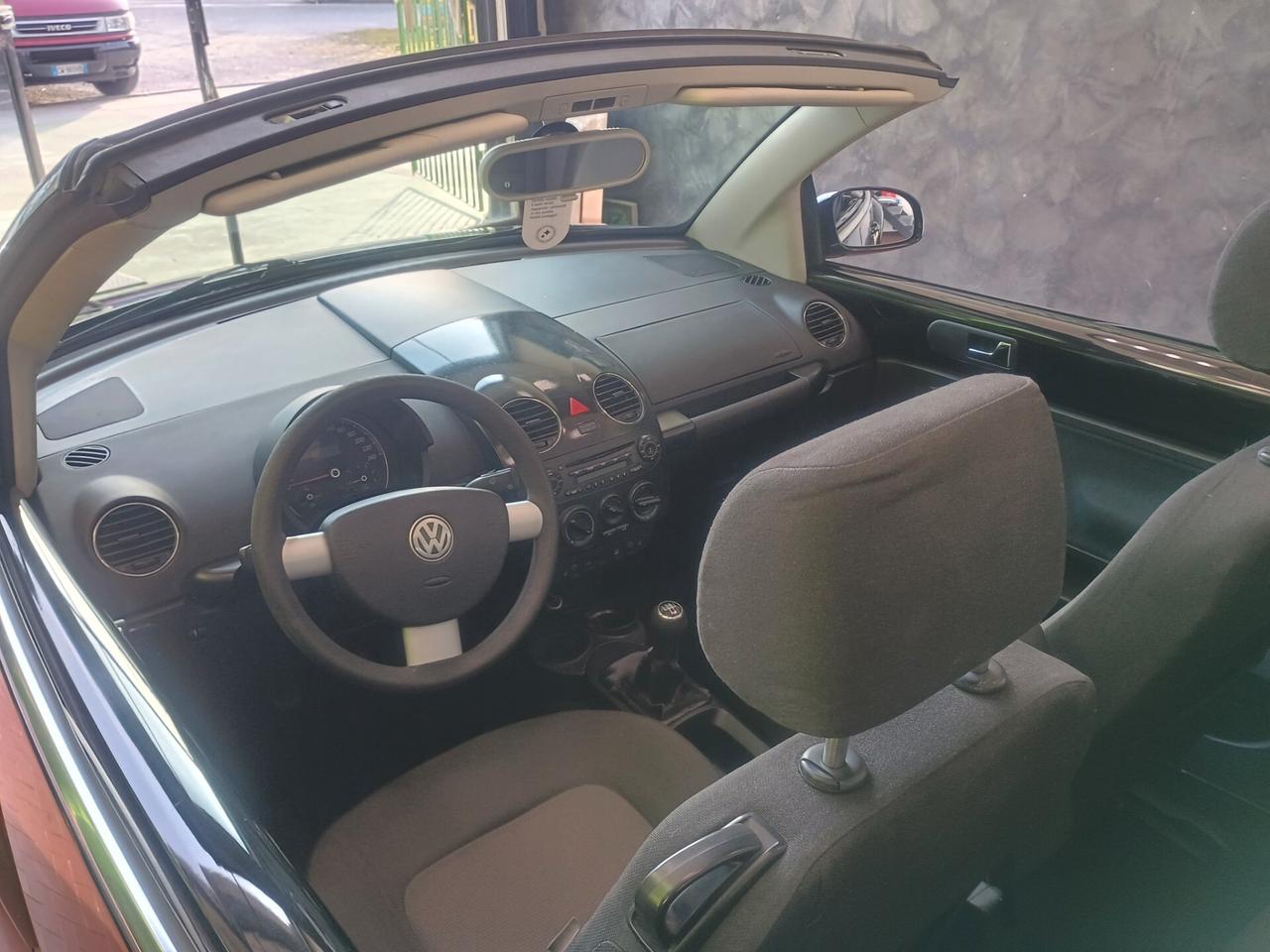 VOLKSWAGEN NEW BEATTLE CABRIO