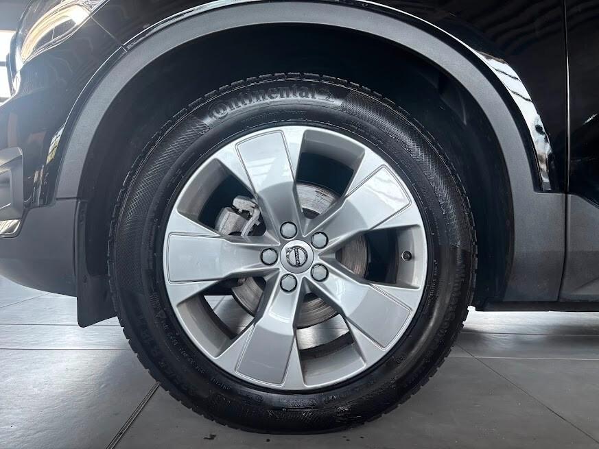 Volvo XC40 T2 Momentum Pro 129cv NEOPATENTATI