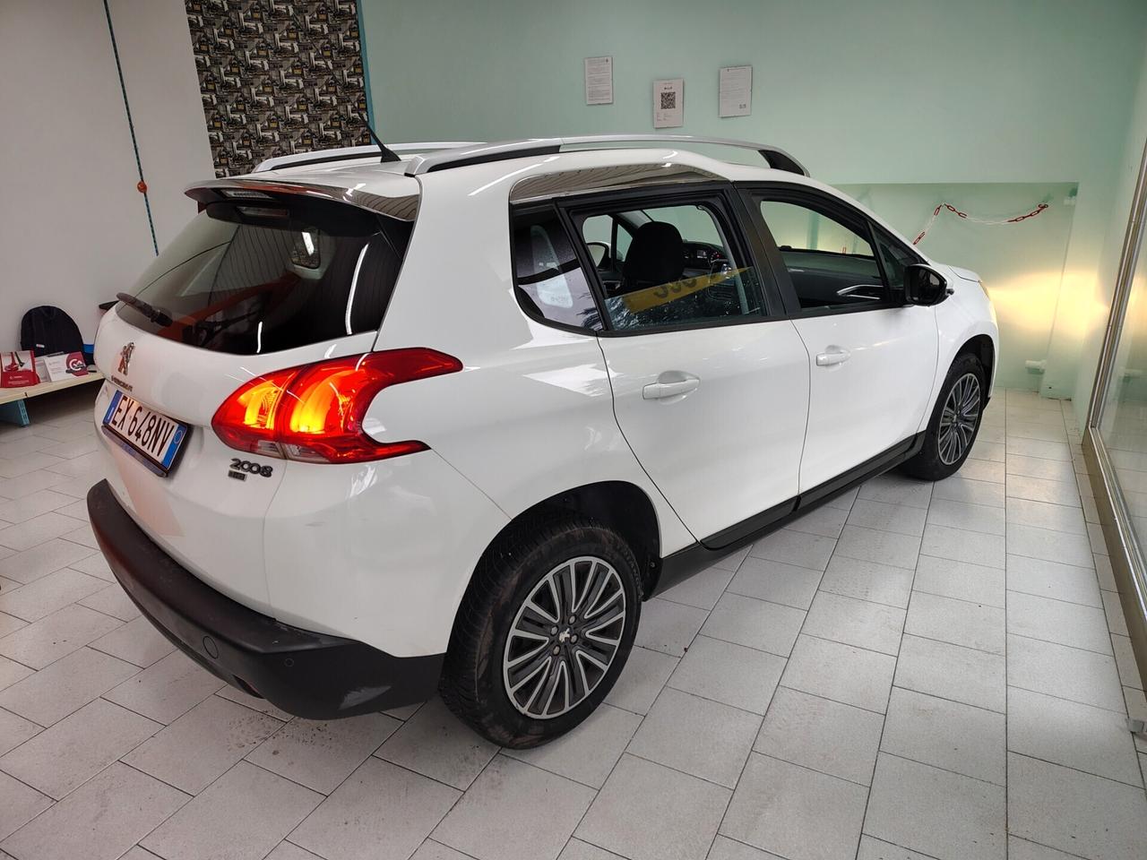 Peugeot 2008 BlueHDi 100 S&S Allure