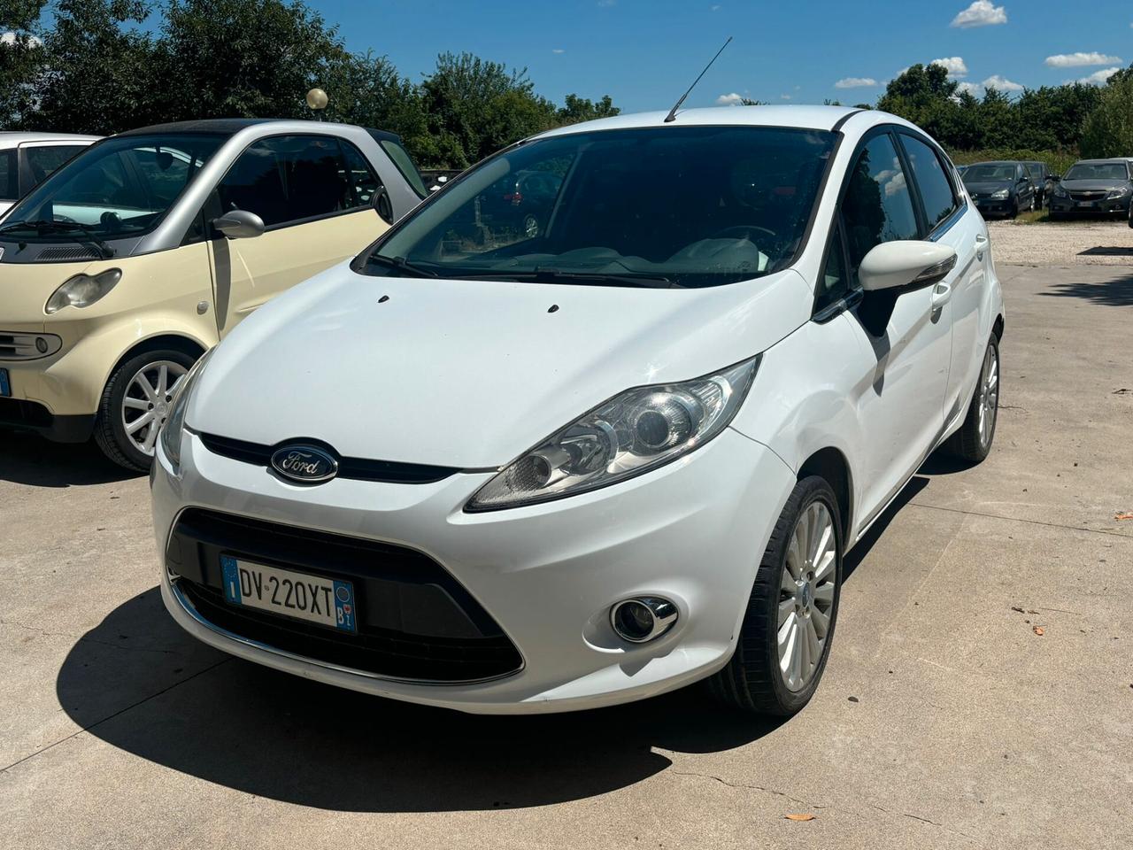 Ford fiesta benzina 1.4 tenuta bene