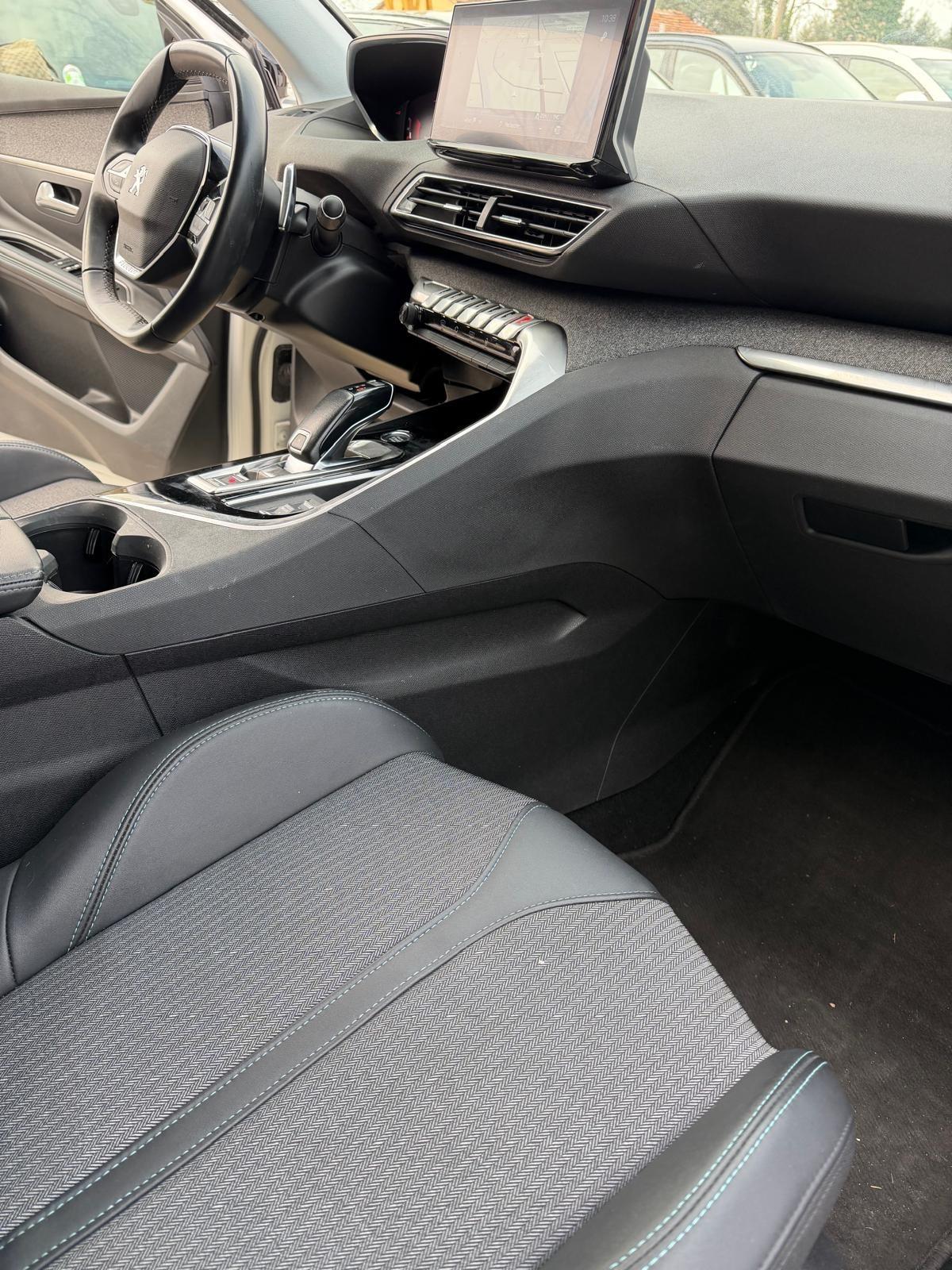 Peugeot 3008 BlueHDi 130 S&S EAT8 Allure