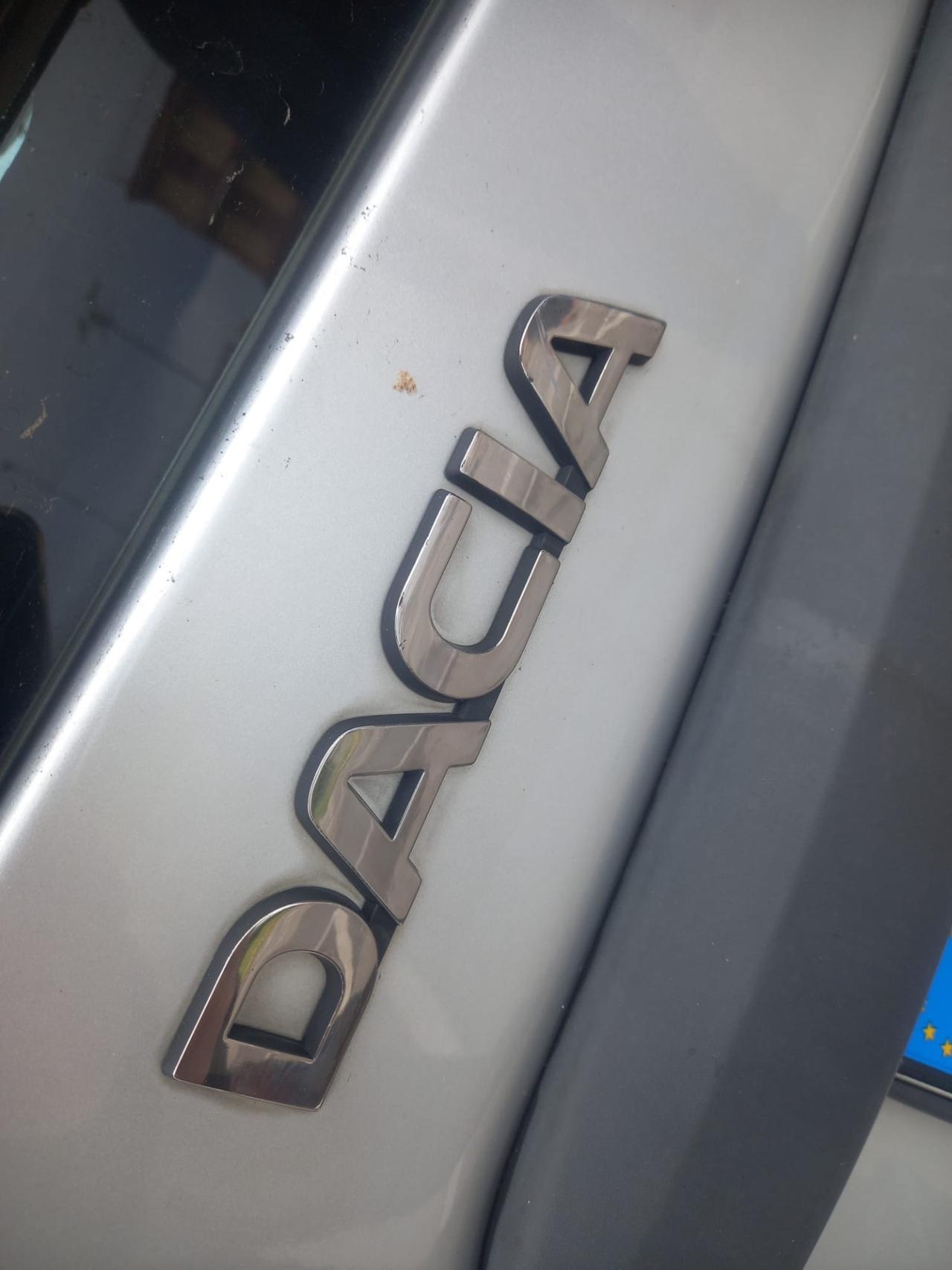 Dacia Logan 2010 con gancio traino