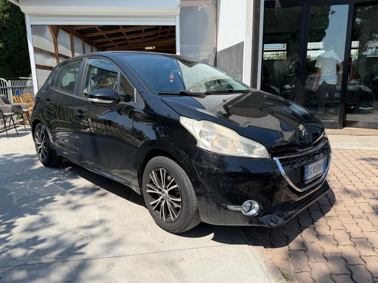 Peugeot 208 1.4 HDi 68 CV 5 porte Allure