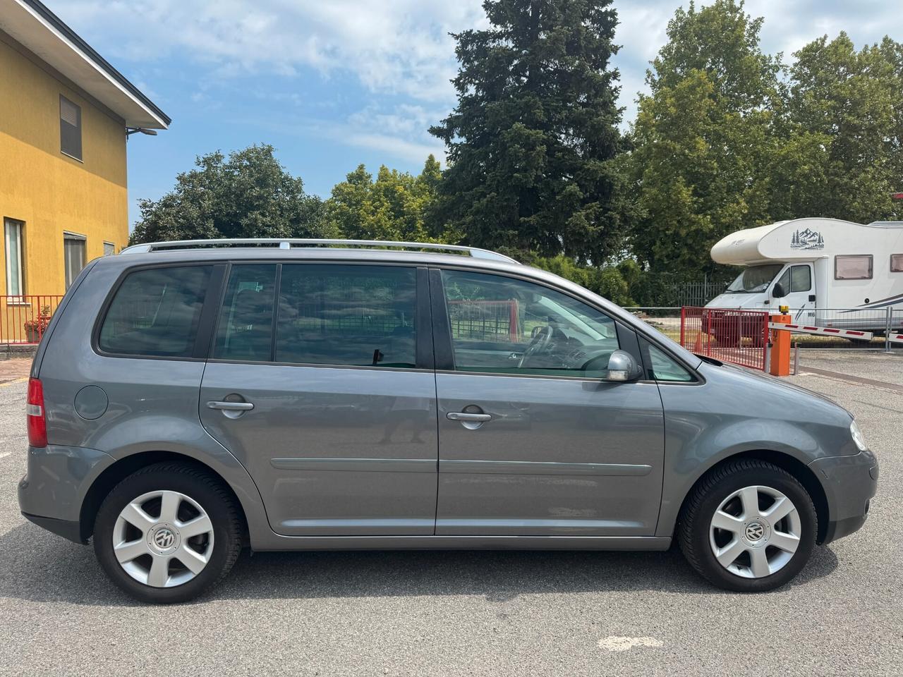 Volkswagen Touran 2.0 TDI Trendline Van - 7 POSTI