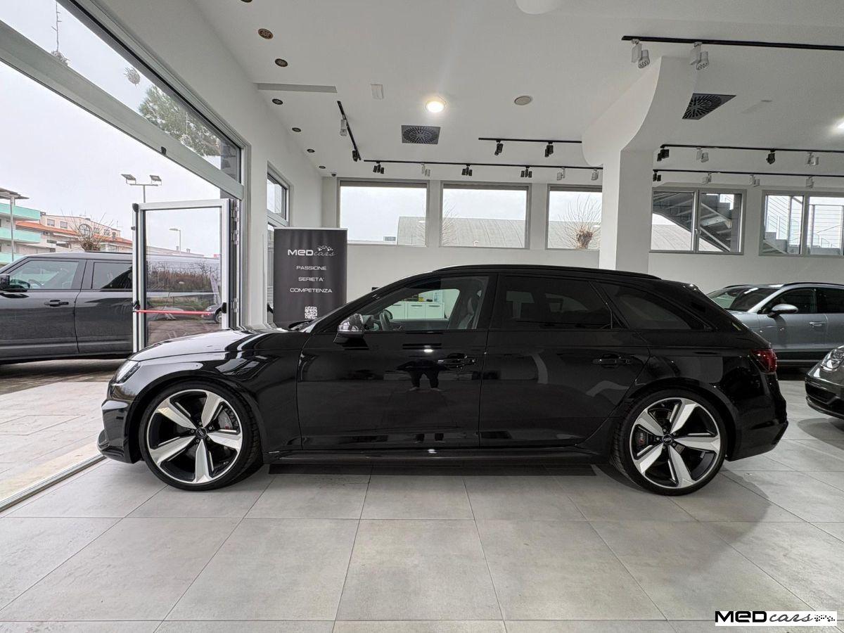 AUDI - RS4