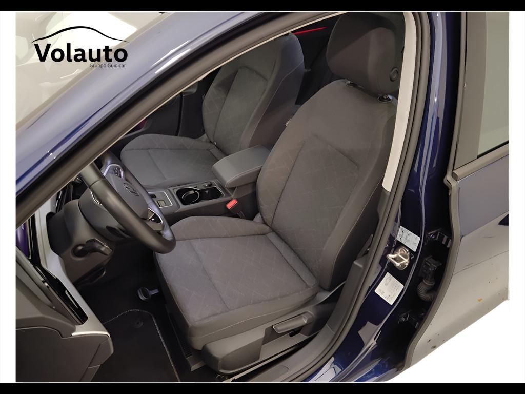 VOLKSWAGEN Golf VIII 2020 - Golf 1.0 etsi evo Life 110cv dsg