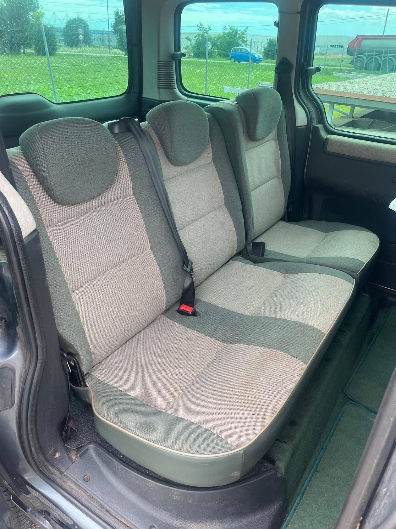 Peugeot Ranch 1.6 HDi 5p. Totem
