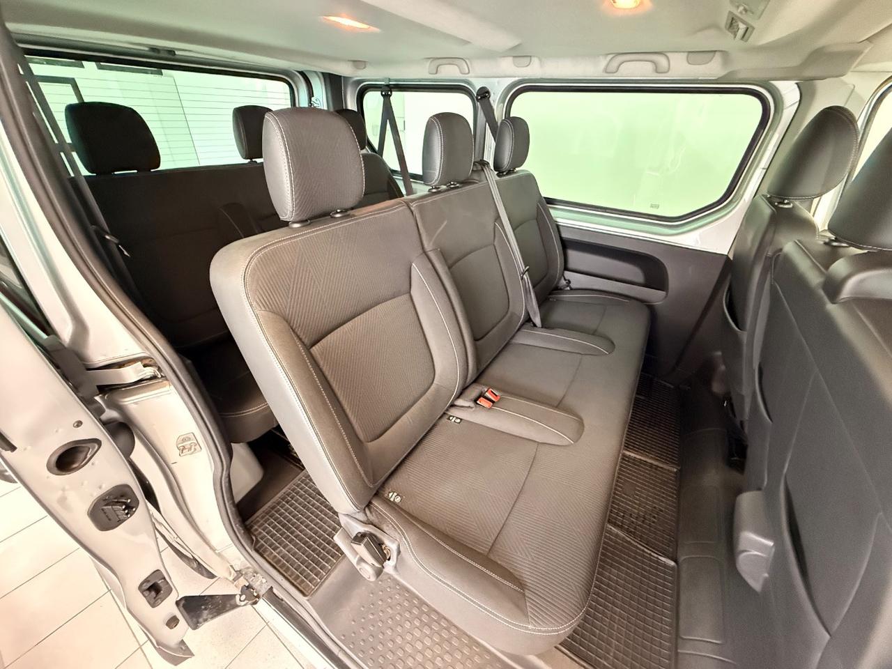 Renault Trafic 2.0 dci 9 Posti + Gancio