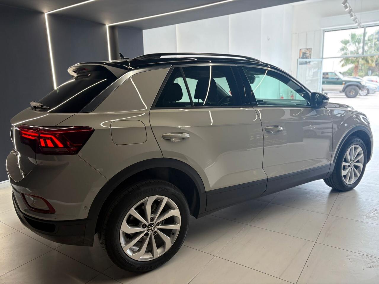 Volkswagen T-Roc 1.5 TSI 150 CV DSG 28.000 KM 2023