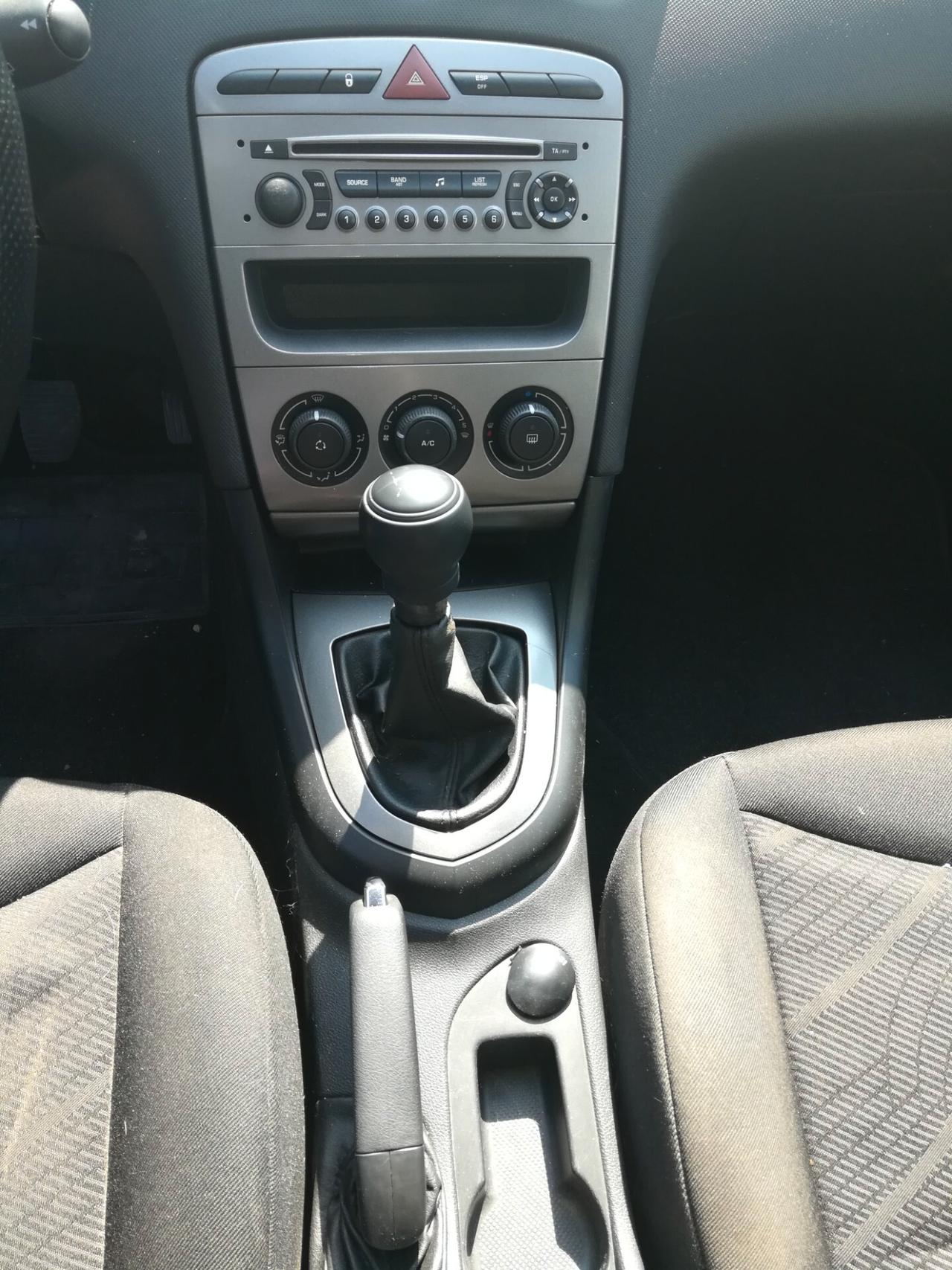 Peugeot 308 1.6 120CV KM 106. 000 BENZINA OK NEOPATENTATI