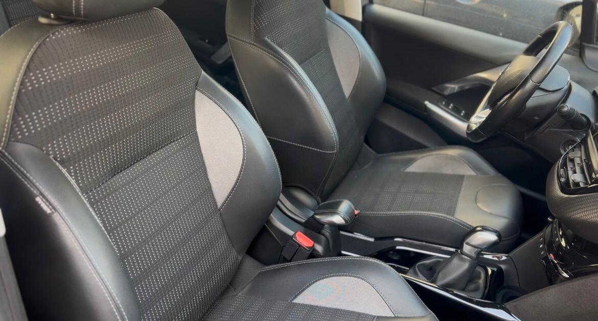PEUGEOT 2008 - Cc 1.5 - Cv 102 - PASSAGGIO E GAARANZIA INCLUSO NEL PREZZO!
