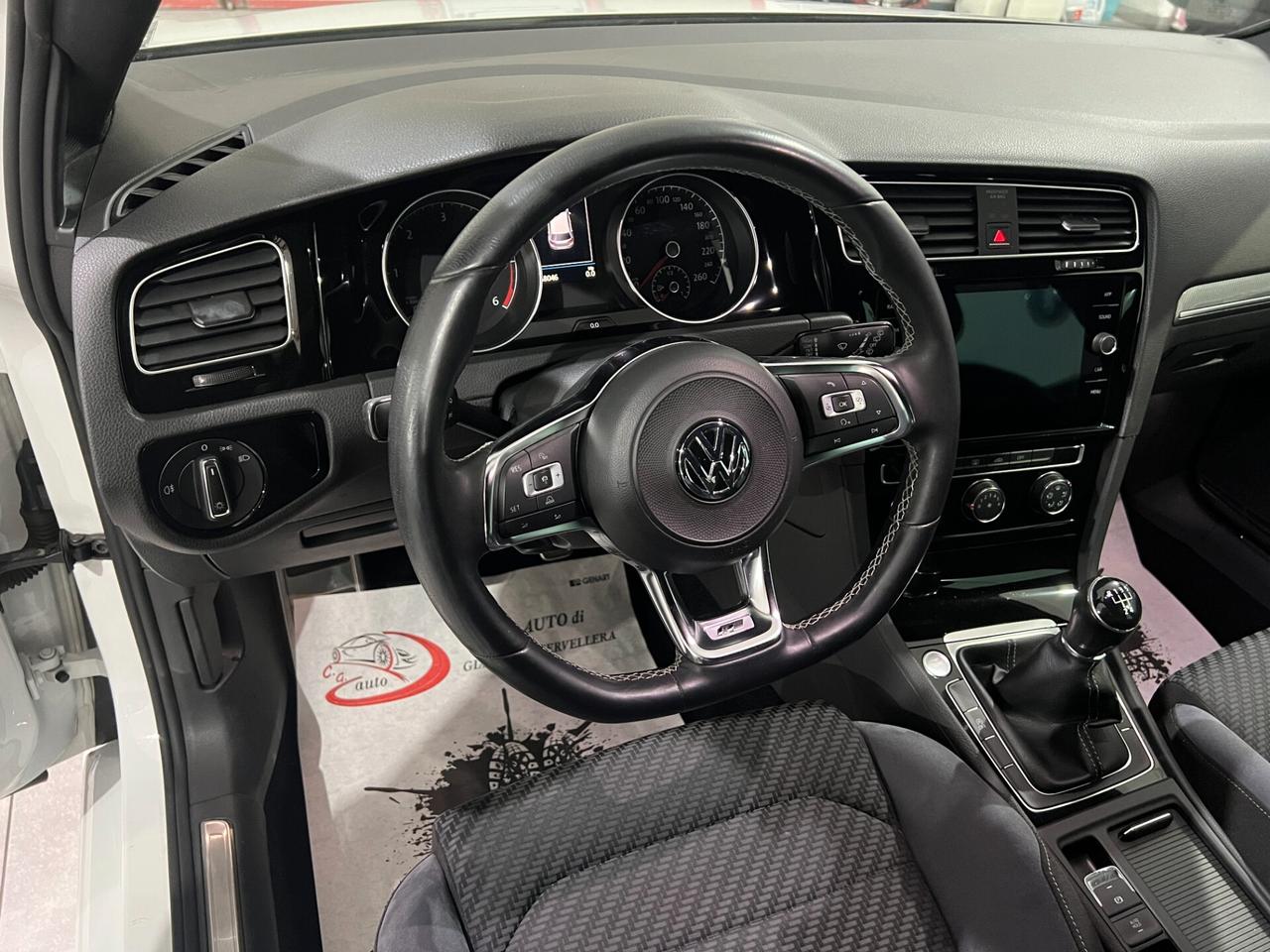 Volkswagen Golf 1.6 116 CV - R-LINE - 2017