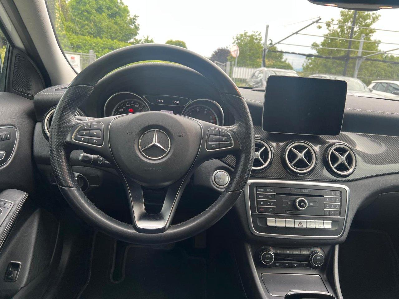 Mercedes GLA 180 Night Edition auto
