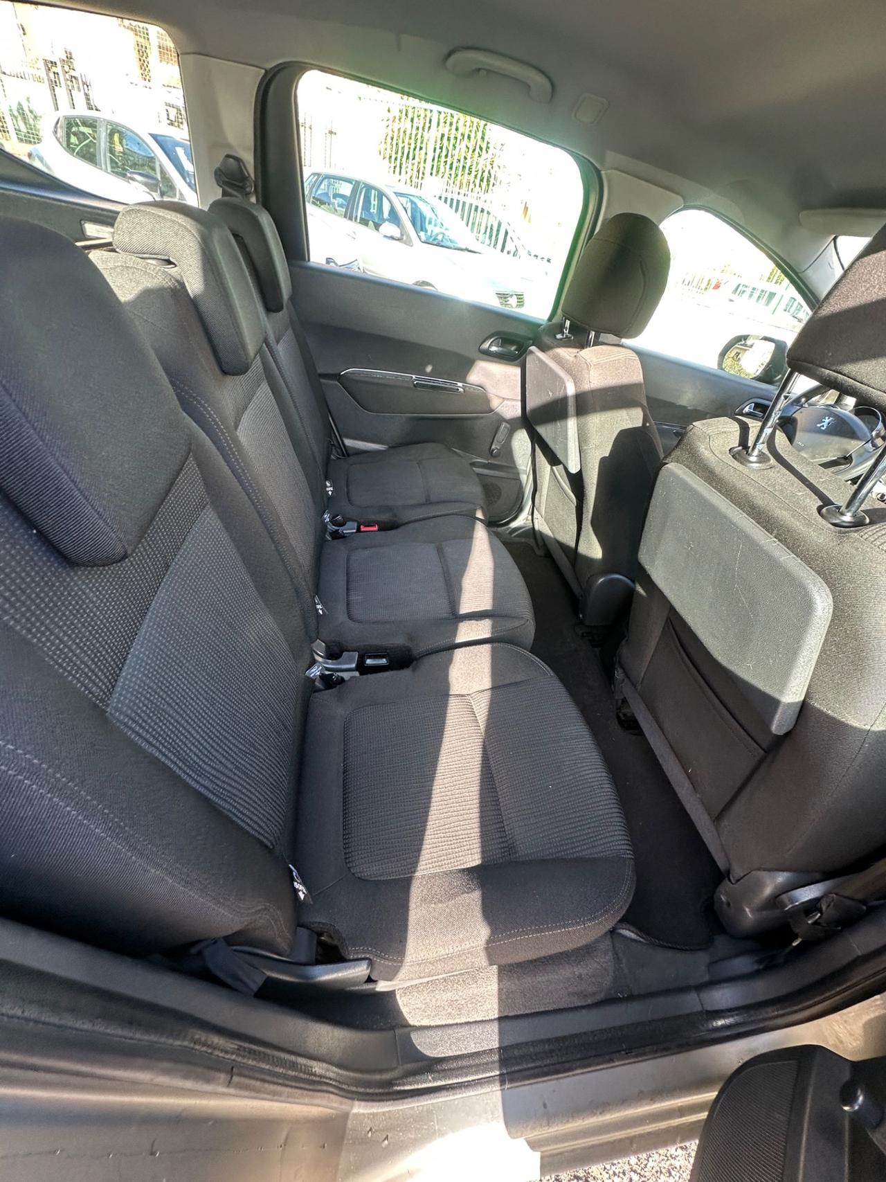 Peugeot 5008 1.6 HDi 110CV Féline