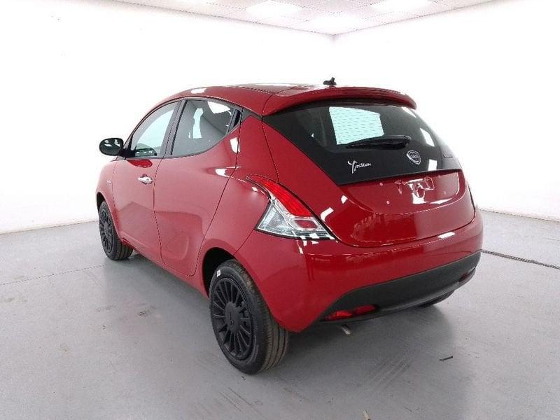 Lancia Ypsilon 1.0 firefly hybrid Silver s&s 70cv