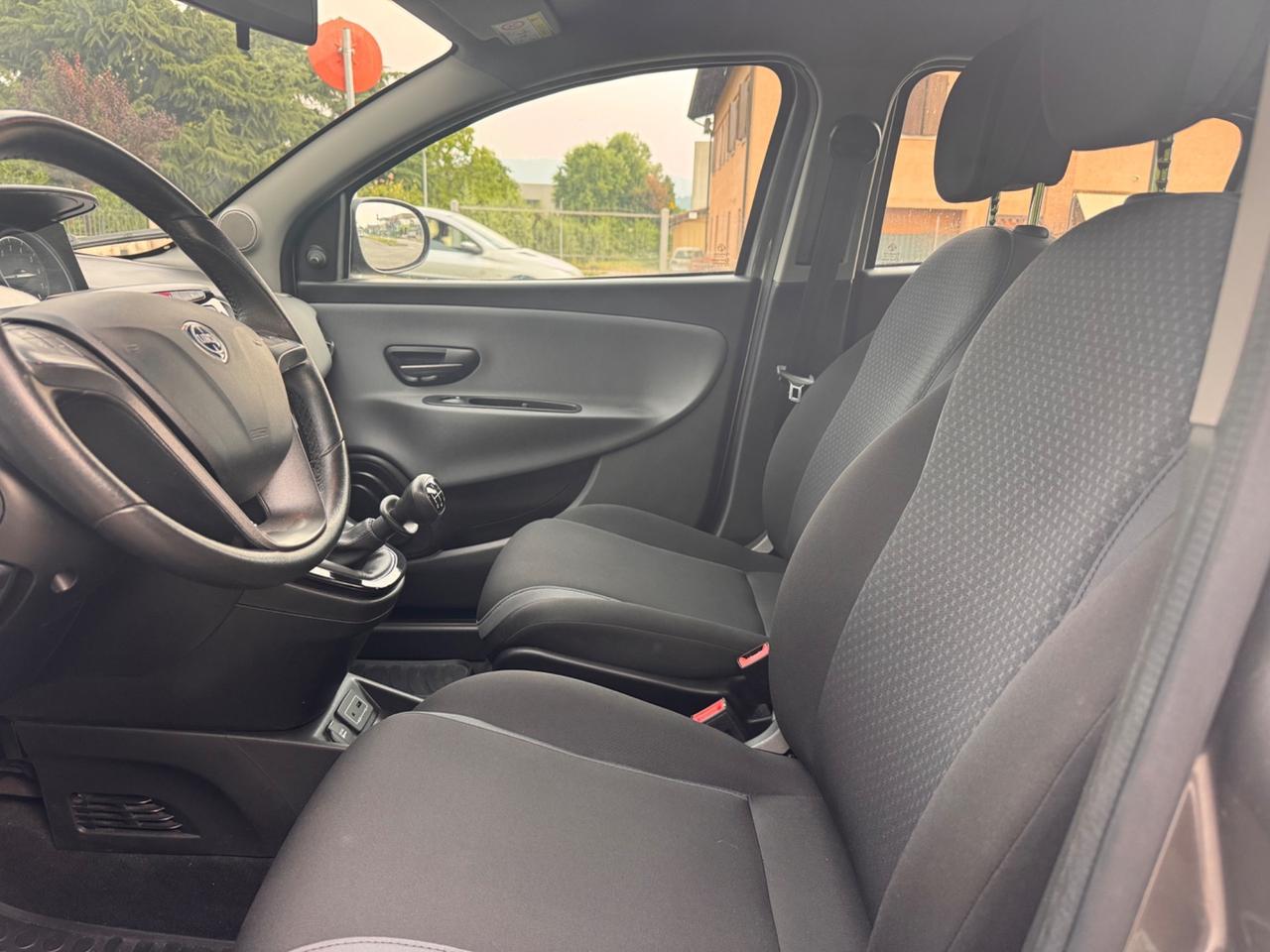 Lancia Ypsilon 1.2 benzina, euro 6b, anno 2016, ok neopatentati!