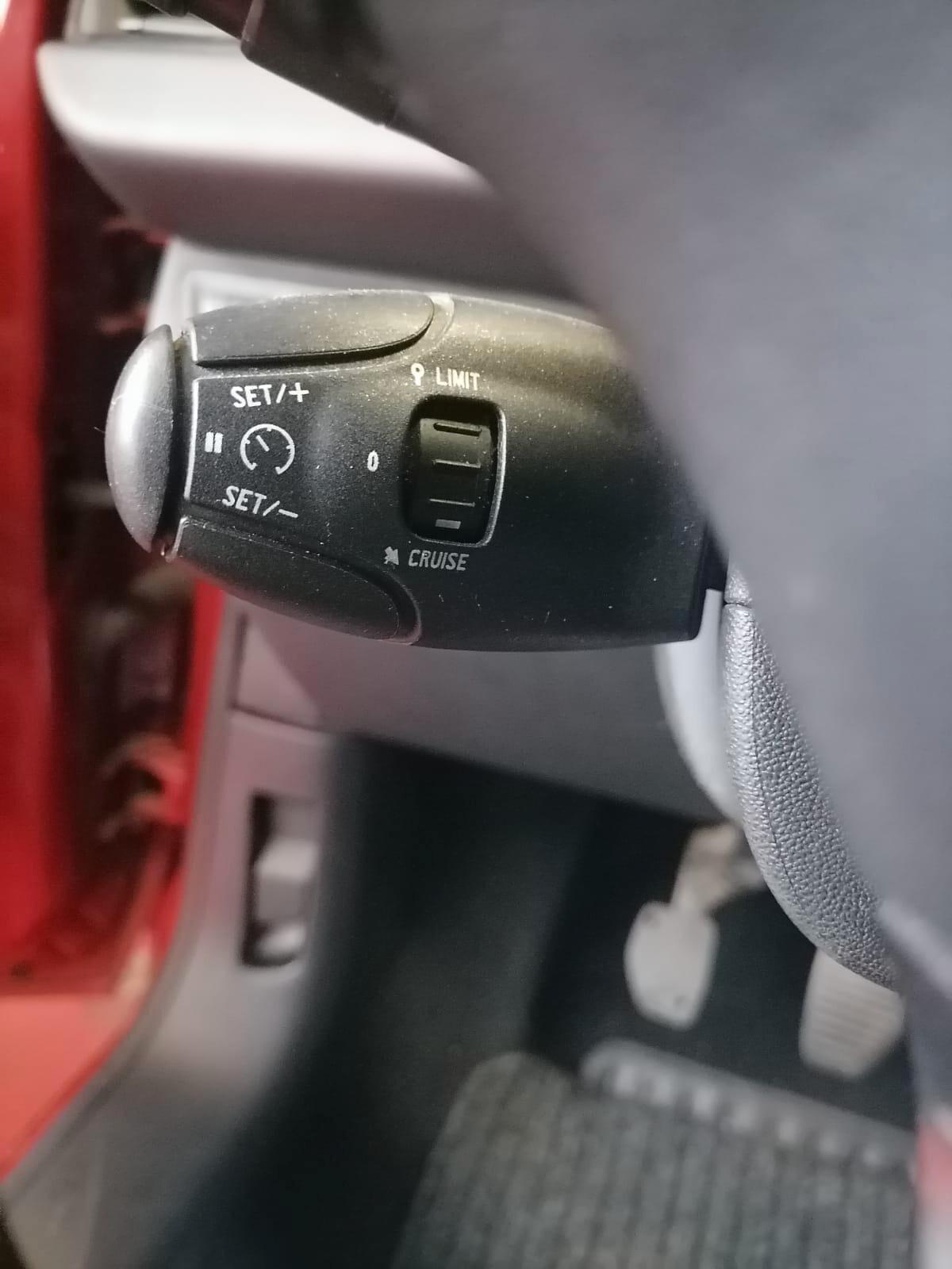 Peugeot 208 PureTech 82 5 porte Allure